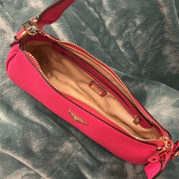 GUESS? Fuschia shoulder bag - Picture 5 of 8